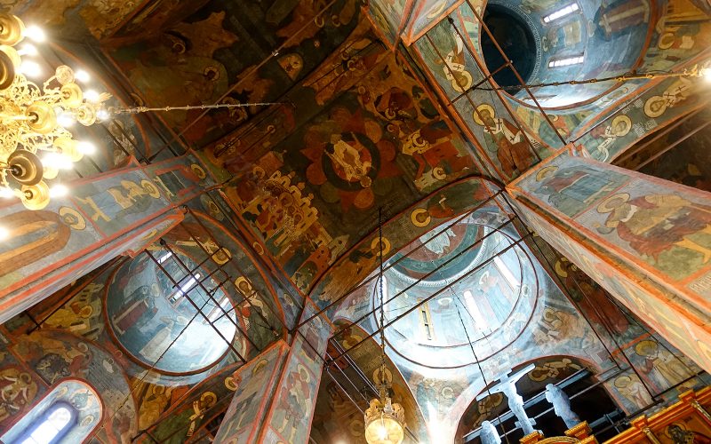 церква уві сні