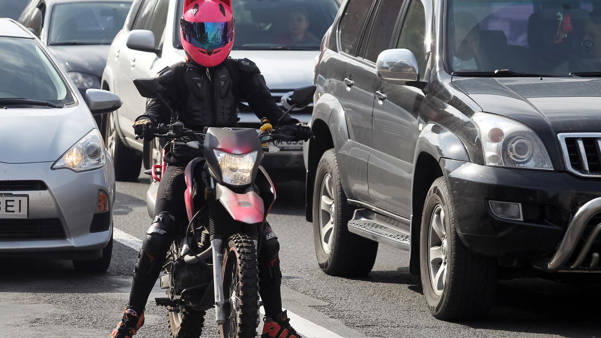 Водитель мотоцикла имеет право