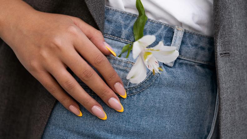 френч дизайн нігтів манікюр